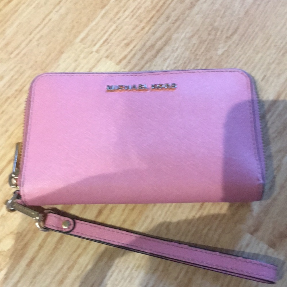 Perfect condition Michael Kors wristlet